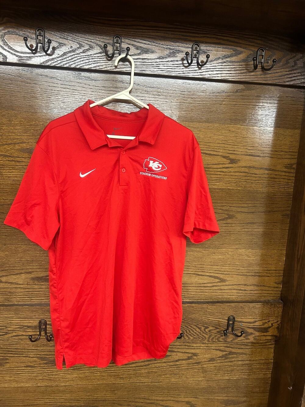 Nike Official Kansas City Chiefs Stadium Operations Men’s Large Polo Shirt